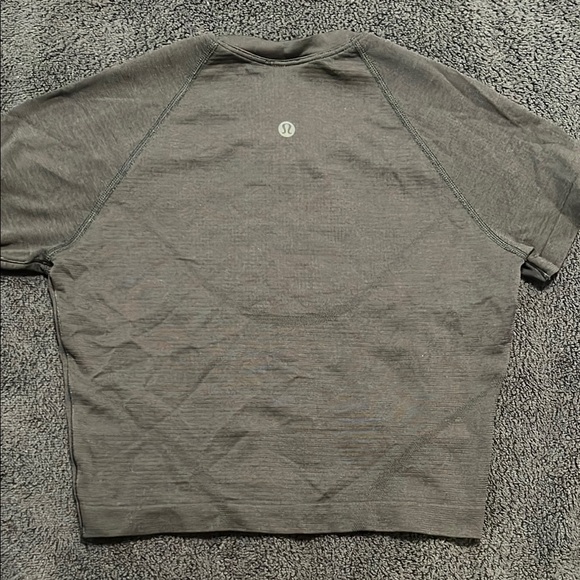 lululemon athletica Tops - Lululemon Gray Short Sleeve Shirt